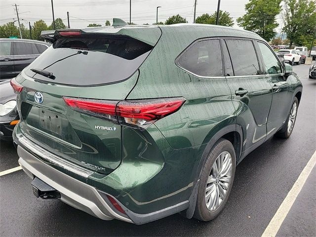 2023 Toyota Highlander Hybrid Platinum