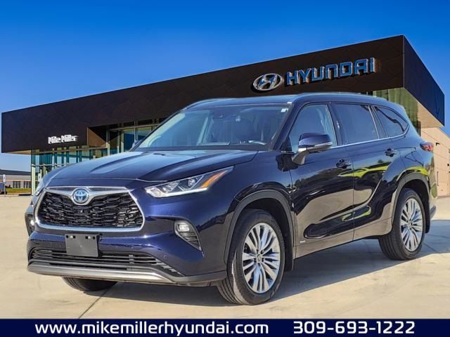 2023 Toyota Highlander Hybrid Platinum