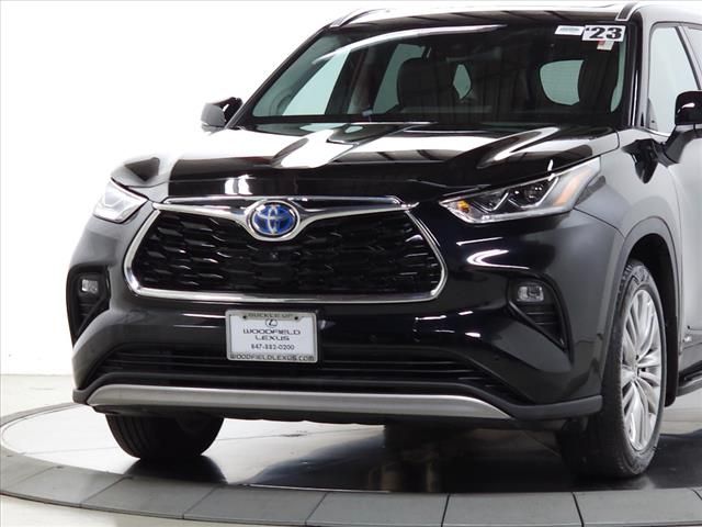 2023 Toyota Highlander Hybrid Platinum