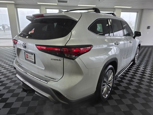 2023 Toyota Highlander Hybrid Platinum