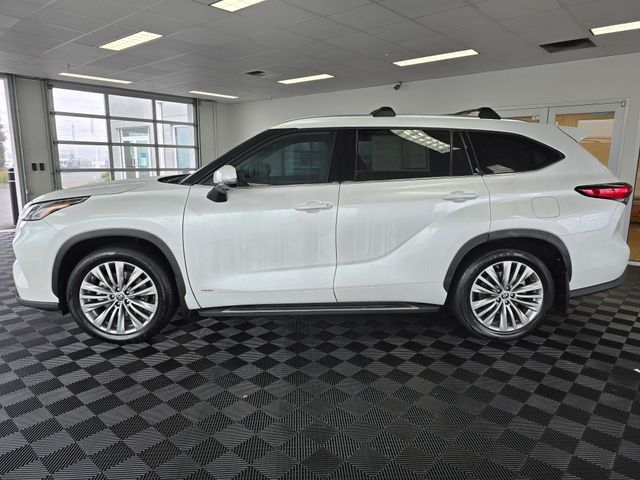 2023 Toyota Highlander Hybrid Platinum