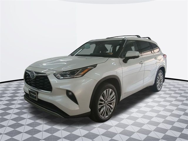 2023 Toyota Highlander Hybrid Platinum