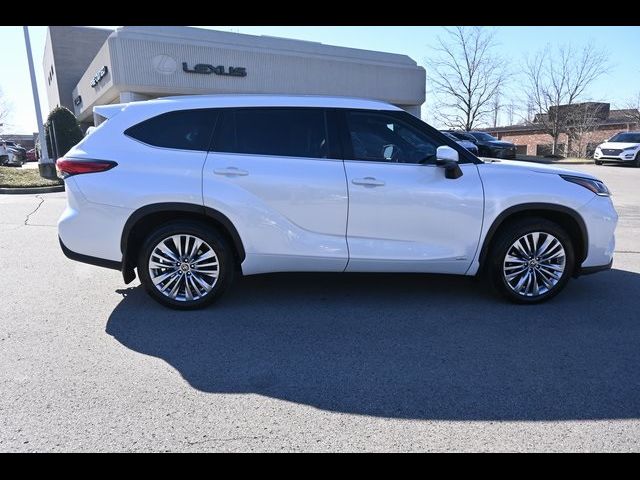 2023 Toyota Highlander Hybrid Platinum