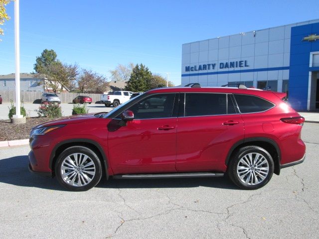 2023 Toyota Highlander Hybrid Platinum