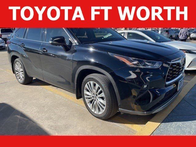 2023 Toyota Highlander Hybrid Platinum