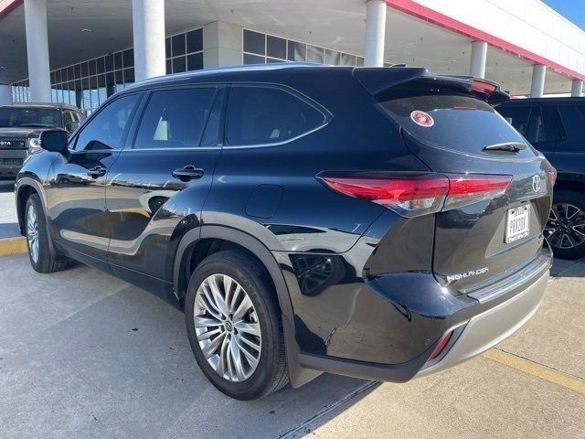 2023 Toyota Highlander Hybrid Platinum