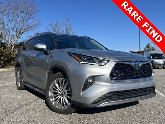 2023 Toyota Highlander Hybrid Platinum