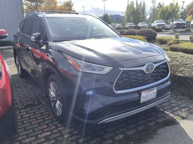 2023 Toyota Highlander Hybrid Platinum