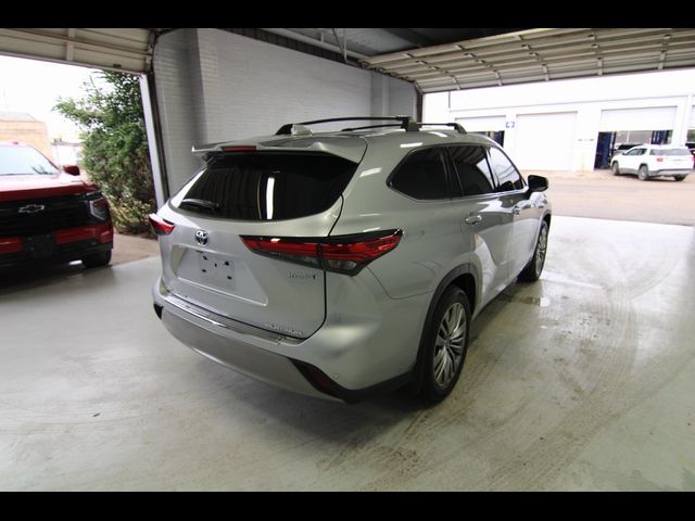 2023 Toyota Highlander Hybrid Platinum