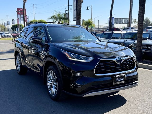 2023 Toyota Highlander Hybrid Platinum