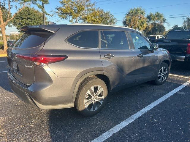 2023 Toyota Highlander Hybrid XLE