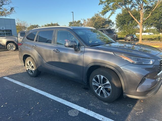 2023 Toyota Highlander Hybrid XLE