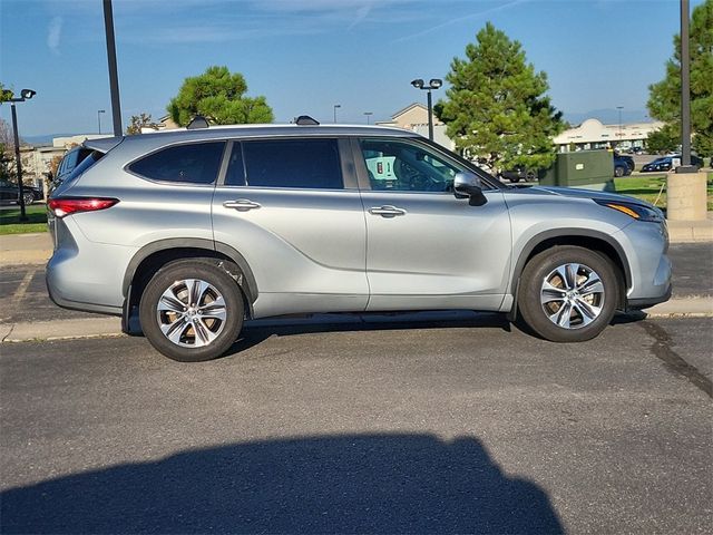 2023 Toyota Highlander Hybrid XLE