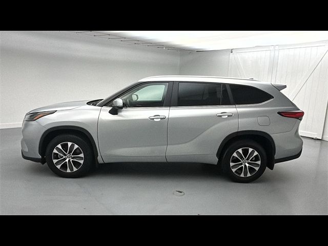 2023 Toyota Highlander Hybrid XLE