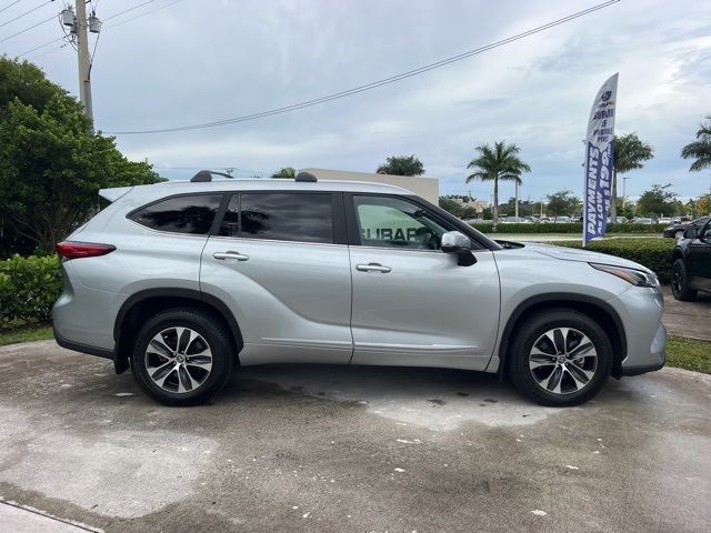 2023 Toyota Highlander Hybrid XLE