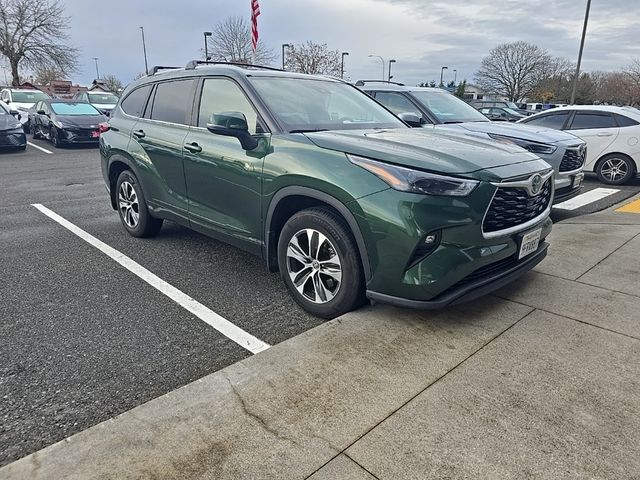 2023 Toyota Highlander Hybrid XLE