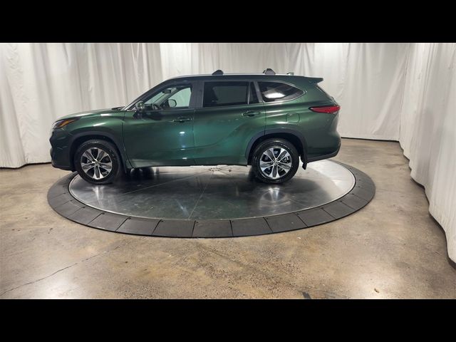 2023 Toyota Highlander Hybrid XLE