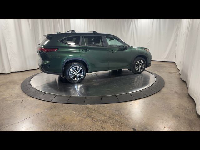 2023 Toyota Highlander Hybrid XLE