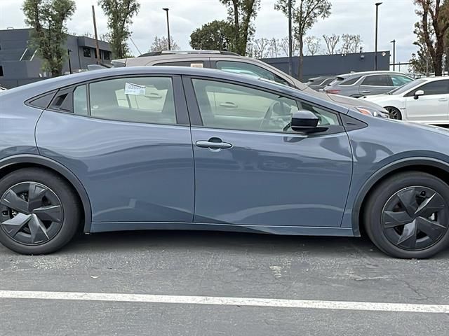 2023 Toyota Prius LE