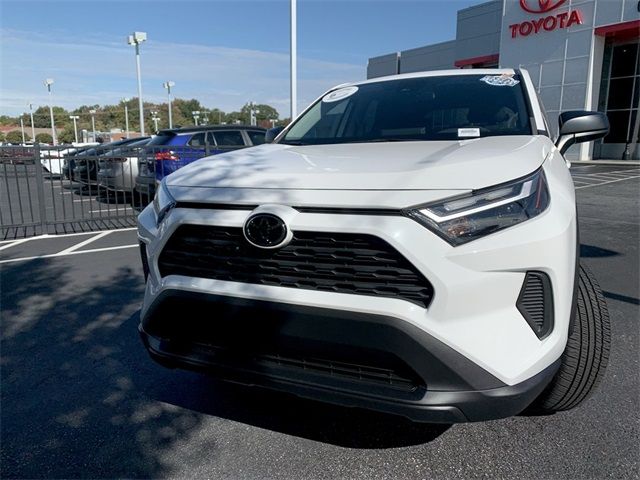 2023 Toyota RAV4 LE