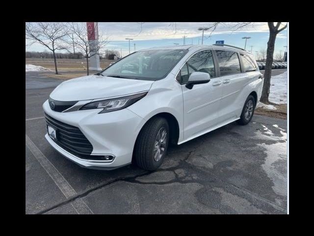 2023 Toyota Sienna XLE