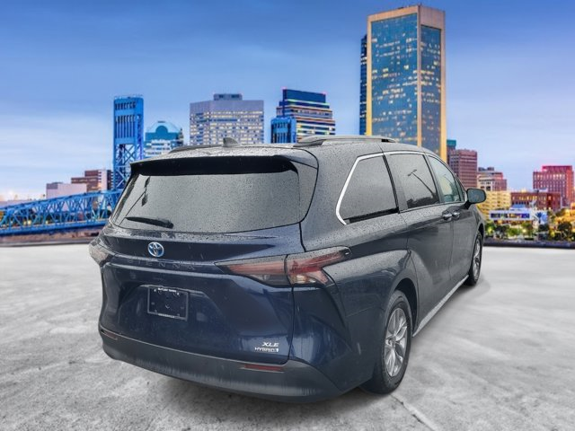 2023 Toyota Sienna XLE