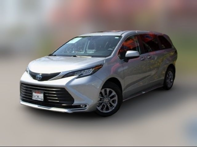 2023 Toyota Sienna XLE