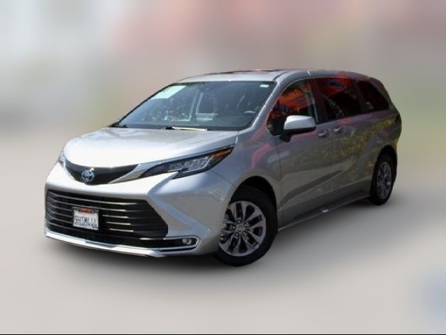2023 Toyota Sienna XLE