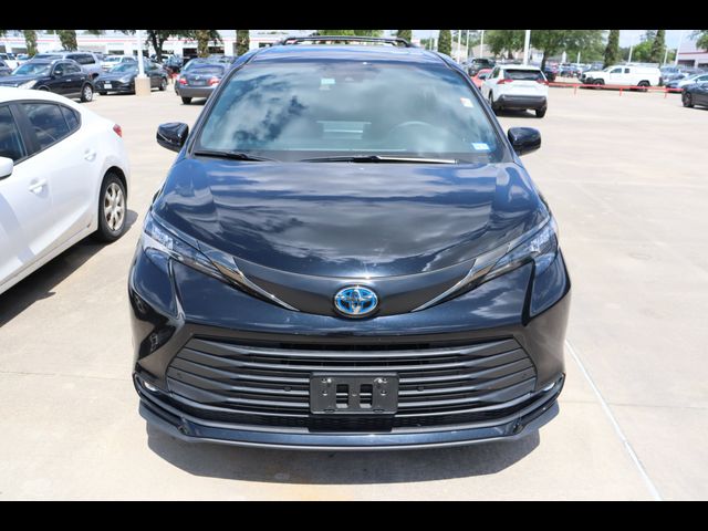 2023 Toyota Sienna Woodland Edition