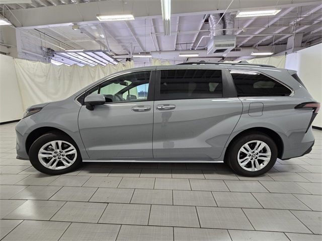 2023 Toyota Sienna Woodland Edition