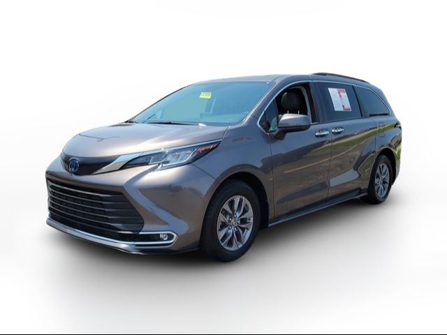 2023 Toyota Sienna XLE