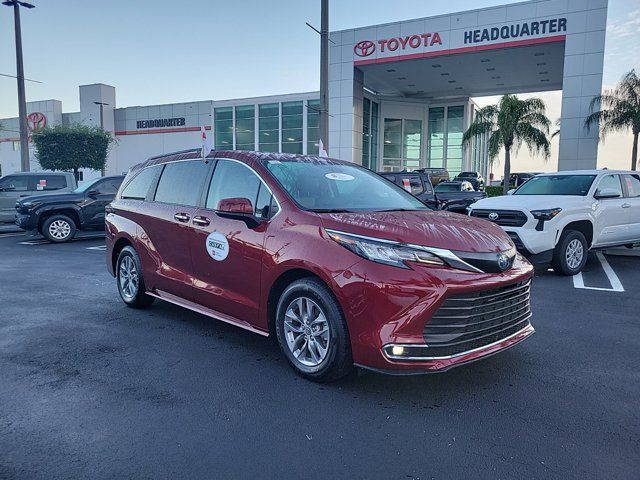 2023 Toyota Sienna XLE