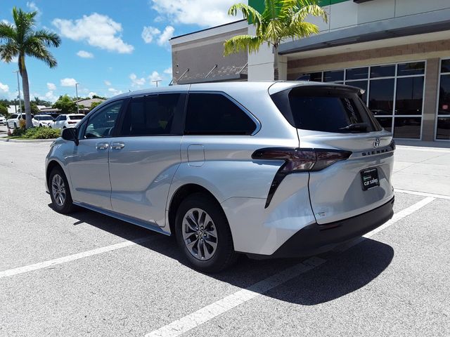 2023 Toyota Sienna LE