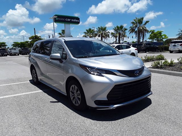 2023 Toyota Sienna LE