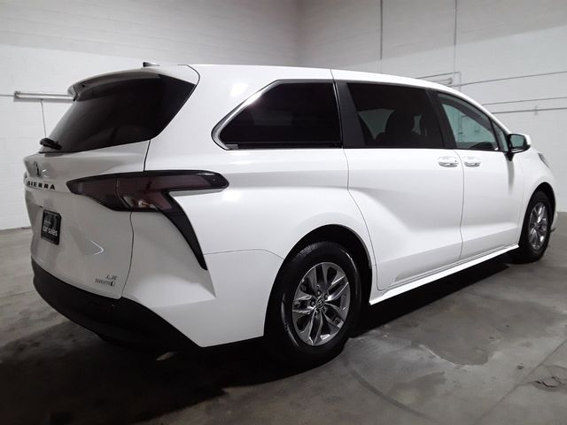 2023 Toyota Sienna LE