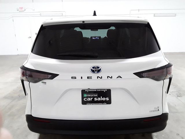 2023 Toyota Sienna LE