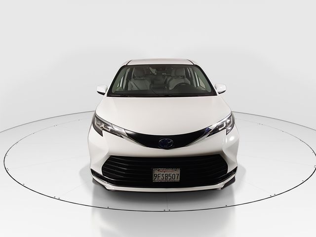 2023 Toyota Sienna LE