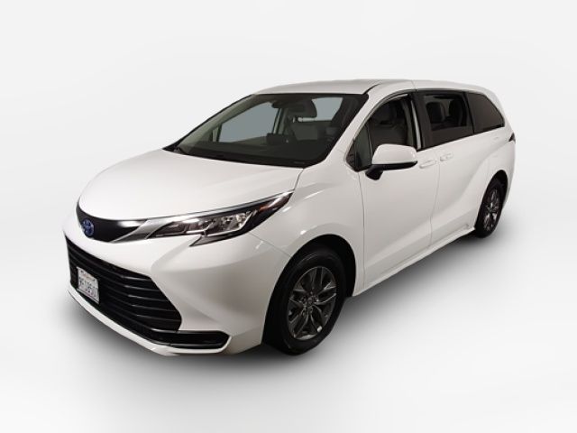 2023 Toyota Sienna LE