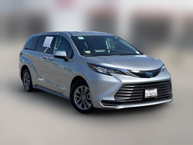 2023 Toyota Sienna LE