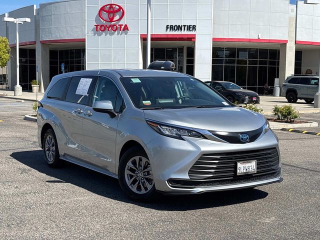 2023 Toyota Sienna LE