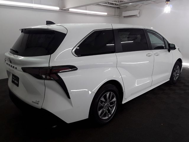 2023 Toyota Sienna LE