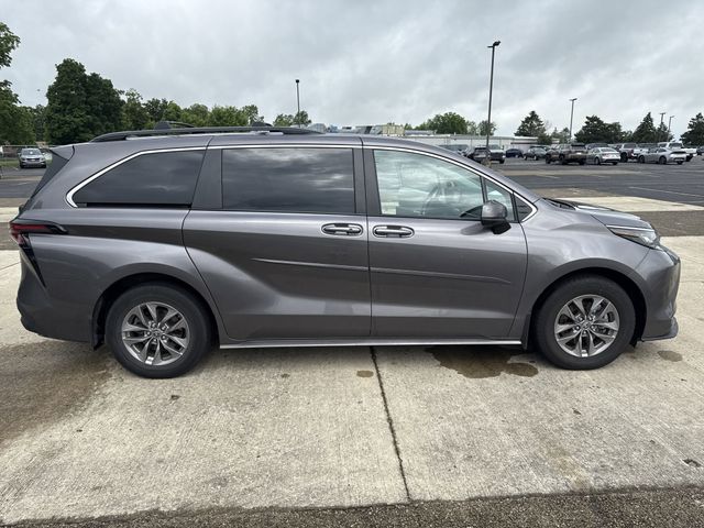 2023 Toyota Sienna LE