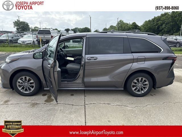 2023 Toyota Sienna LE