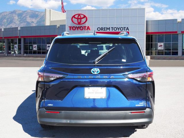 2023 Toyota Sienna LE