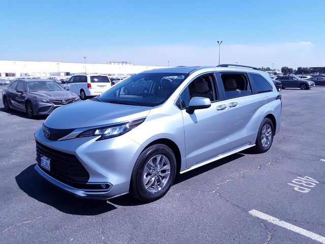 2023 Toyota Sienna XLE