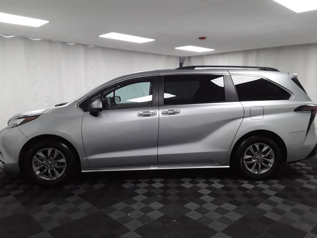 2023 Toyota Sienna XLE