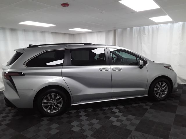 2023 Toyota Sienna XLE
