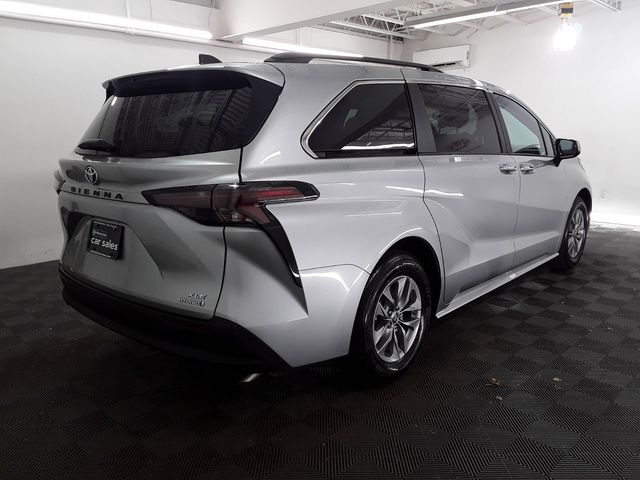 2023 Toyota Sienna XLE