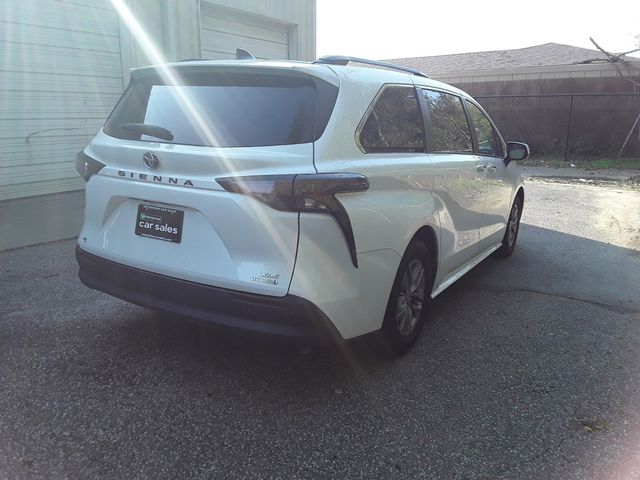 2023 Toyota Sienna XLE