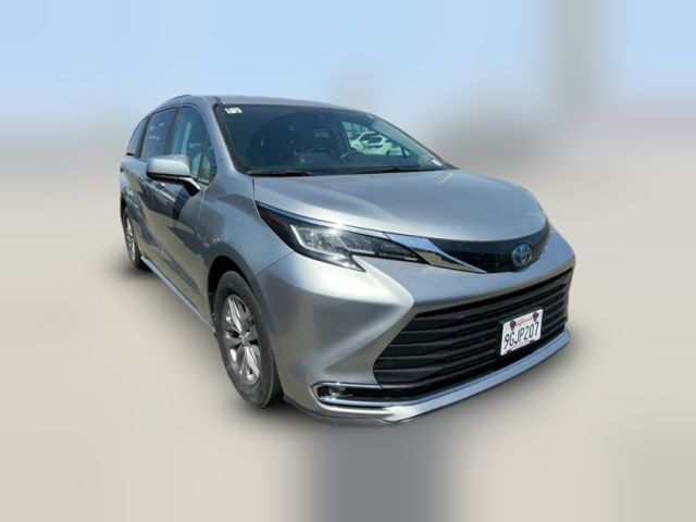 2023 Toyota Sienna XLE